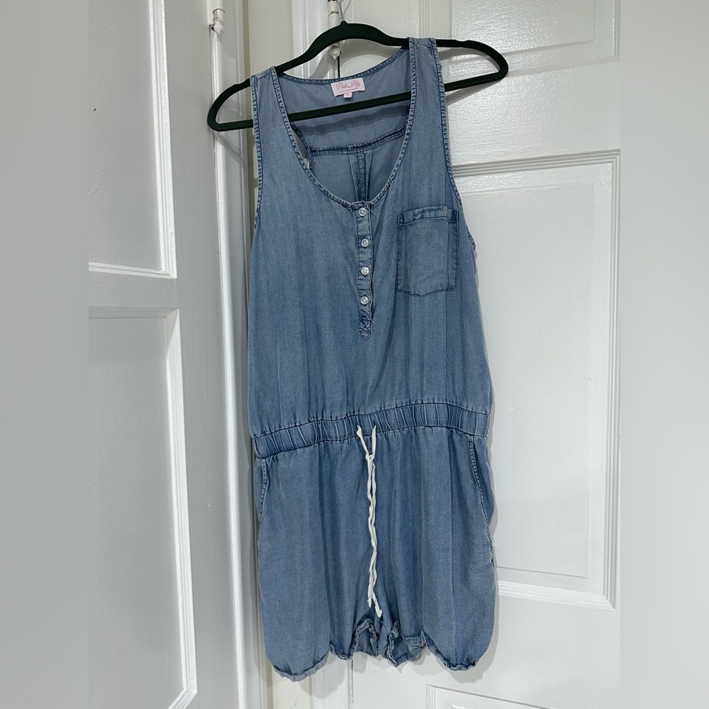 Pink Lily romper size XL, but fits a large. Soft denim material.